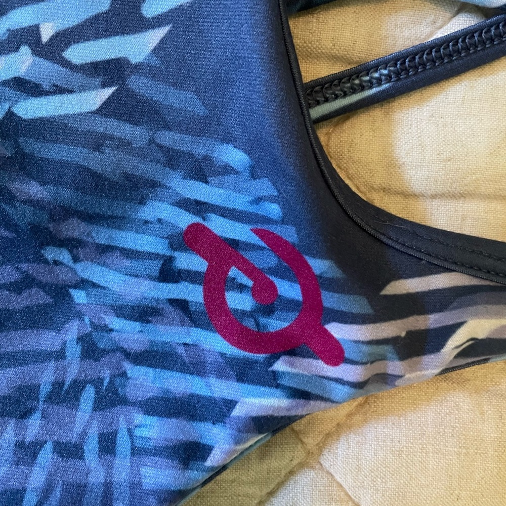 Peloton bra size large wore twice.